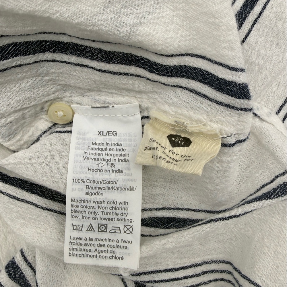 Madewell Women's Blue and White Striped Button Down Shirt - Picture 4 of 4